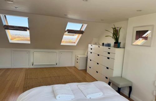 Bristol Casa | Redland's Fun & Colourful Artistic House