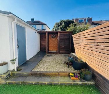 Bristol Casa | Redland's Fun & Colourful Artistic House