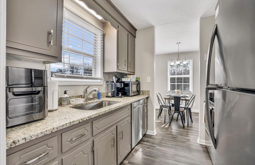 Clarksville Casa | RedRanch-300mbps WiFi-WorkSpace