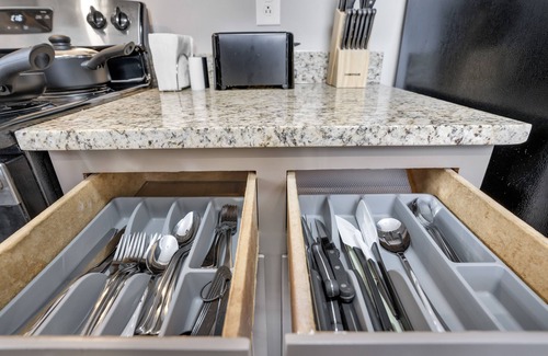 Clarksville Casa | RedRanch-300mbps WiFi-WorkSpace