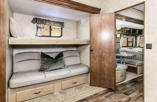 Burnsville Casa | Redstone Camper