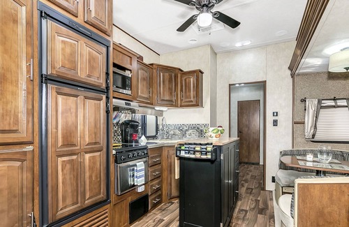 Burnsville Casa | Redstone Camper