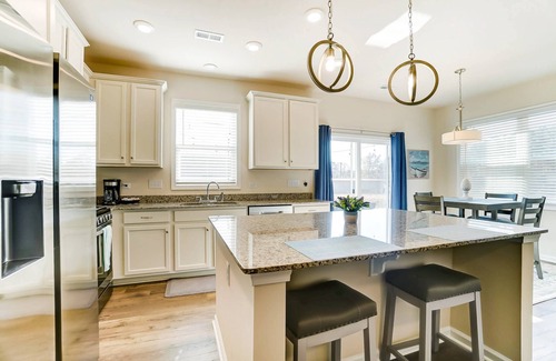 Terrell Condominio | Reduced Price!!! - Just 5 mins. from Lake Norman - Community Pool - Fire pit - BBQ - Garage