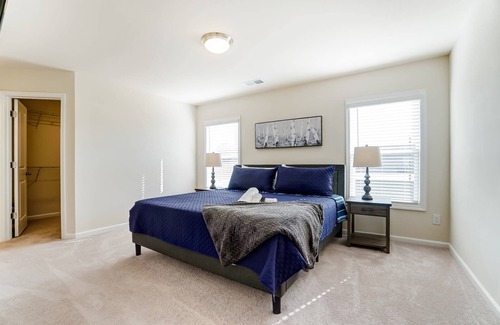 Terrell Condominio | Reduced Price!!! - Just 5 mins. from Lake Norman - Community Pool - Fire pit - BBQ - Garage