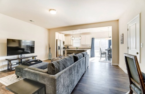 Terrell Condominio | Reduced Price!!! - Just 5 mins. from Lake Norman - Community Pool - Fire pit - BBQ - Garage