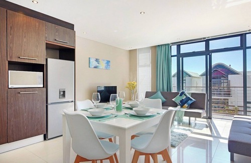Big Bay Apartamento | ⭐Reduced rates, professional cleaning, self checkin, restaurants and shops below