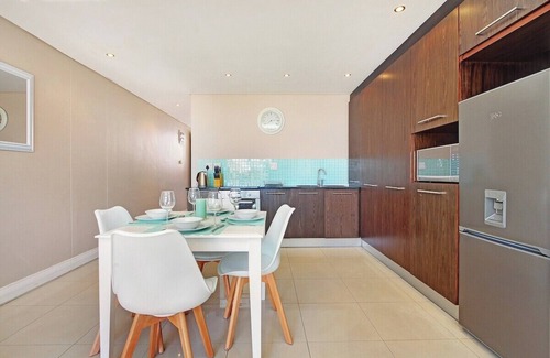 Big Bay Apartamento | ⭐Reduced rates, professional cleaning, self checkin, restaurants and shops below