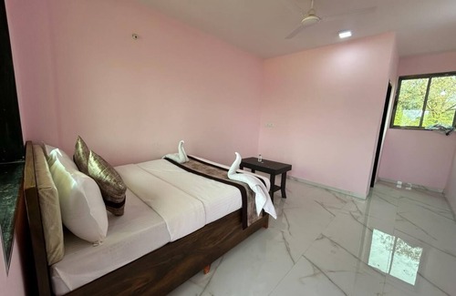 New Panvel East Complejo | Redwings Resort