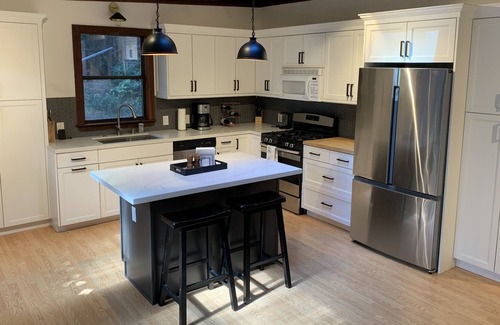 Lagunitas Cabaña | Redwood Cottage near Point Reyes + hiking 2br/1b