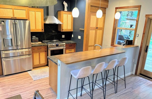 Trinidad Casa | Redwoods and Waves Retreat, Hot Tub & Sauna, Pet Friendly