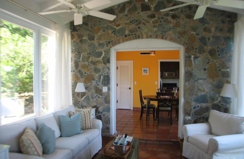 Fish Bay Cabaña | Reef Bay Cottage - Amplias vistas del agua