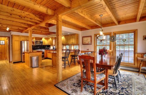 Rangeley Casa | Reef's Rangeley Lodge - great amenities, including hot tub!