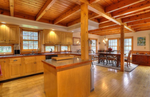 Rangeley Casa | Reef's Rangeley Lodge - great amenities, including hot tub!