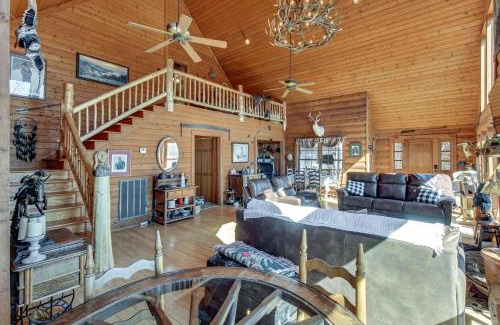 McMinnville Casa | Reel in Fish, Relax By Fire McMinnville Cabin