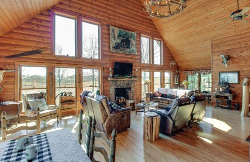 McMinnville Casa | Reel in Fish, Relax By Fire McMinnville Cabin