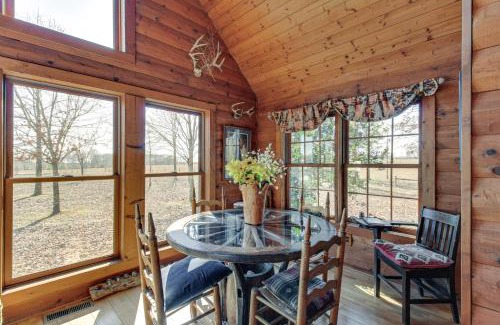McMinnville Casa | Reel in Fish, Relax By Fire McMinnville Cabin