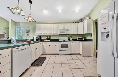 High Point Casa | 20% OFF ALL OPEN DATES IN 2024!! KAYAKS, PET FRIENDLY