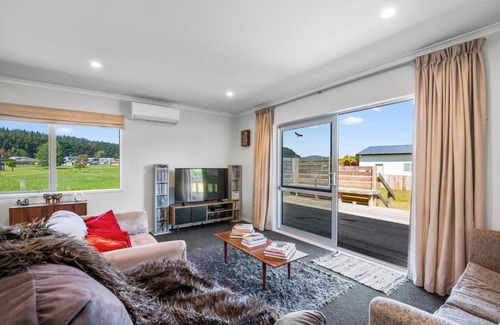 Motuoapa Casa | Reelax Inn - Motuoapa Holiday Home