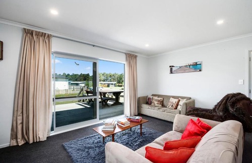Motuoapa Casa | Reelax Inn - Motuoapa Holiday Home