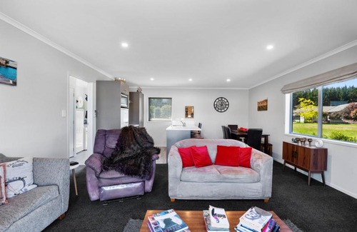 Motuoapa Casa | Reelax Inn - Motuoapa Holiday Home