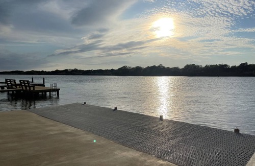 Matagorda Alquiler De RV | “Reeling Em Inn” WATERFRONT RV HOOKUPS ON THE COLORADO RIVER RV #1