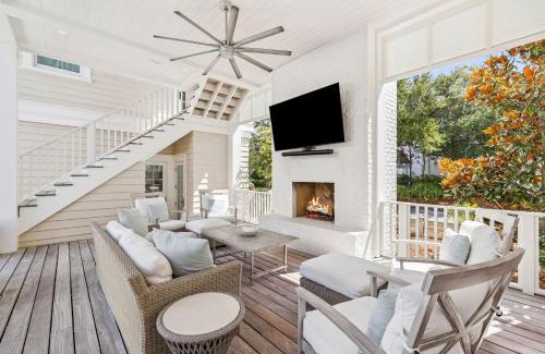 Watercolor Casa | 'Rees on Wiregrass' - Private Pool, Golf Cart, Carriage House - Lake District, WaterColor, FL home