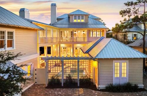 Watercolor Casa | 'Rees on Wiregrass' - Private Pool, Golf Cart, Carriage House - Lake District, WaterColor, FL home