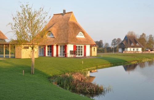 Fuhlendorf Casa | Reetdachhaus am Bodden mit Sauna, cleaning included