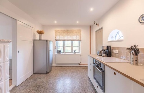 Tetenbull Casa | reetgedecktes Ferienhaus mit Kachelofen
