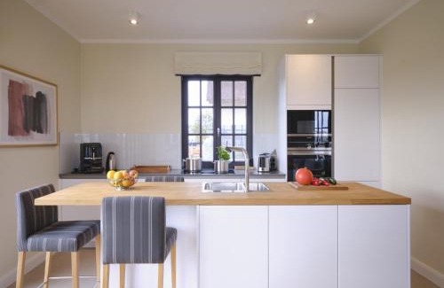 Dranske Casa | Reetland am Meer - LuxusPlus Reetdachvilla mit 4 Schlafzimmern und Kamin G08