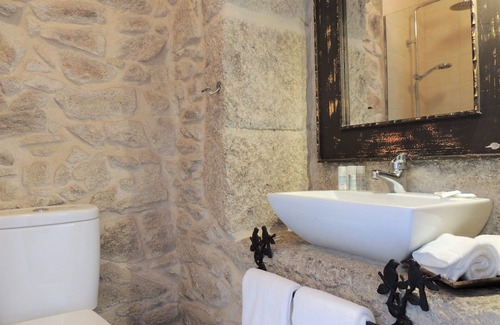 Lanhelas Casa | "Refugio do Anjo" - Local Accommodation