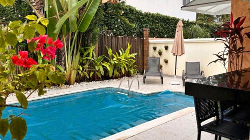 Juquehy Casa | Refúgio em Juquehy no centro a poucos metros do mar com piscina privativa aquecida