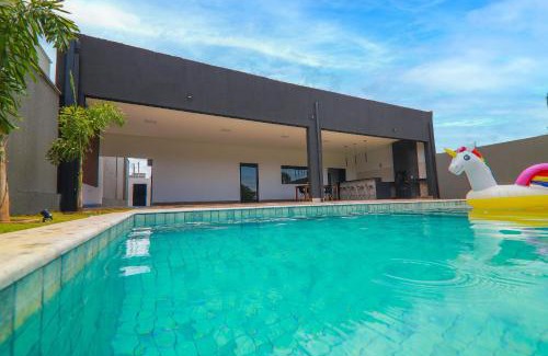 Centro Casa | Refúgio Familiar: Piscina Quente, Prainha e Wi-fi