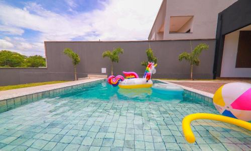 Centro Casa | Refúgio Familiar: Piscina Quente, Prainha e Wi-fi