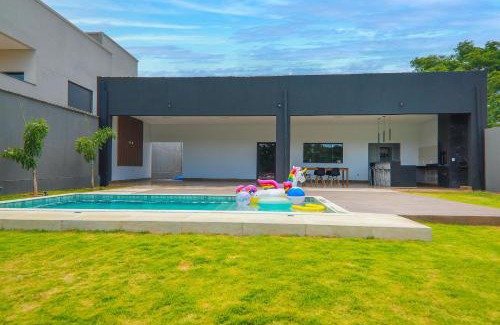 Centro Casa | Refúgio Familiar: Piscina Quente, Prainha e Wi-fi