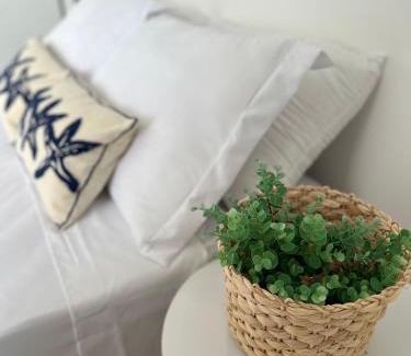 Enseada Azul Apartamento | Refúgio na Bacutia - Apt a 80m da melhor praia de Guarapari - Enseada Azul - Ar condicionado Piscina Churrasqueira e Salão de jogos