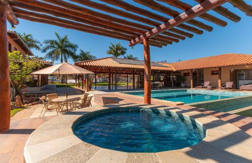 Pirenopolis Casa | Refúgio no Cerrado com Lago, Piscina e Jacuzzi