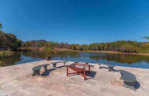 Pirenopolis Casa | Refúgio no Cerrado com Lago, Piscina e Jacuzzi