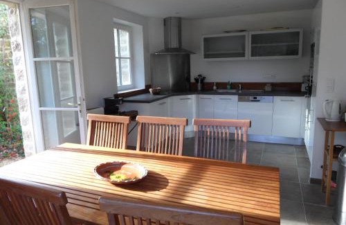 Arzon Villa | REF 001 - Belle maison avec jardin pour six personnes KERNERS ARZON