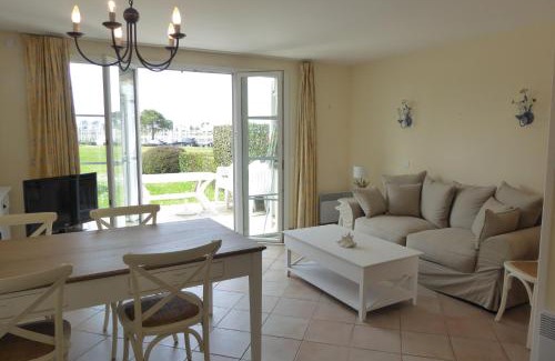 Arzon Villa | REF 056 Maison T3 pour quatre personnes avec terrasse vue port Crouesty ARZON