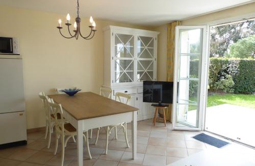 Arzon Villa | REF 056 Maison T3 pour quatre personnes avec terrasse vue port Crouesty ARZON