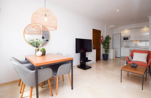 Mijas Apartamento | Ref: 245 Moderno apartamento en Mijas/Fuengirola con vistas al mar en popular complejo familiar