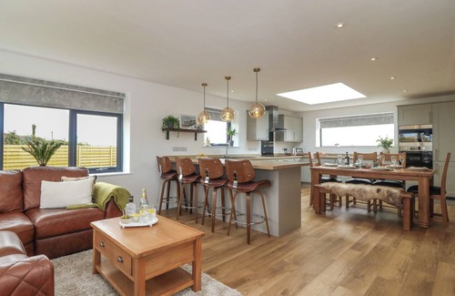 Cemaes Bay Cabaña | REFAIL FACH, pet friendly, country holiday cottage in Cemaes Bay