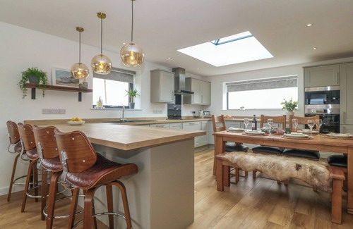 Cemaes Bay Cabaña | REFAIL FACH, pet friendly, country holiday cottage in Cemaes Bay