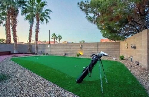 North Las Vegas Casa | Refined 5BR Vegas Home w/ Pool, Spa, & Pool Table