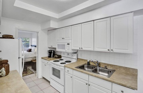 Victoria Park Apartamento | Refined Escape - Quaint Victoria Park Apartment