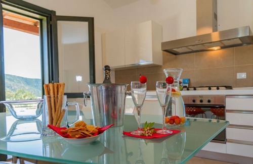 Domus de Maria Villa | Refinada villa independiente para los amantes del diseño en la hermosa bahía de Chia