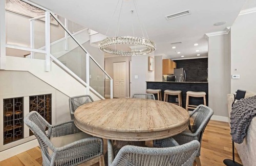 Downtown San Diego Condominio | Refined Townhouse in Little Italy