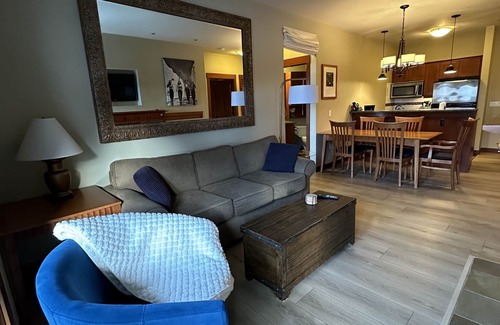 Olympic Valley Condominio | Refinished Palisades Condo!!! Stunning Views, Walk to lifts & ski school