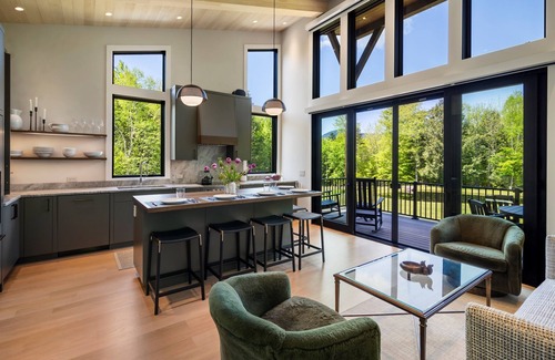 Stowe Area Chalet De Esquí | Reflection Point: Where Tranquility Meets Adventure in Stowe